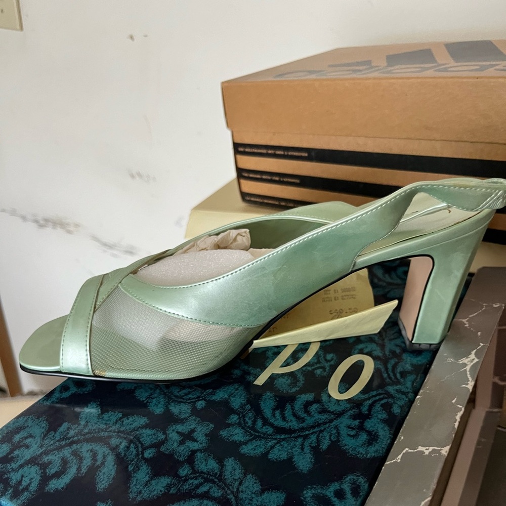 IMPO | NWT | Beautiful Light green heels | Size 8.5